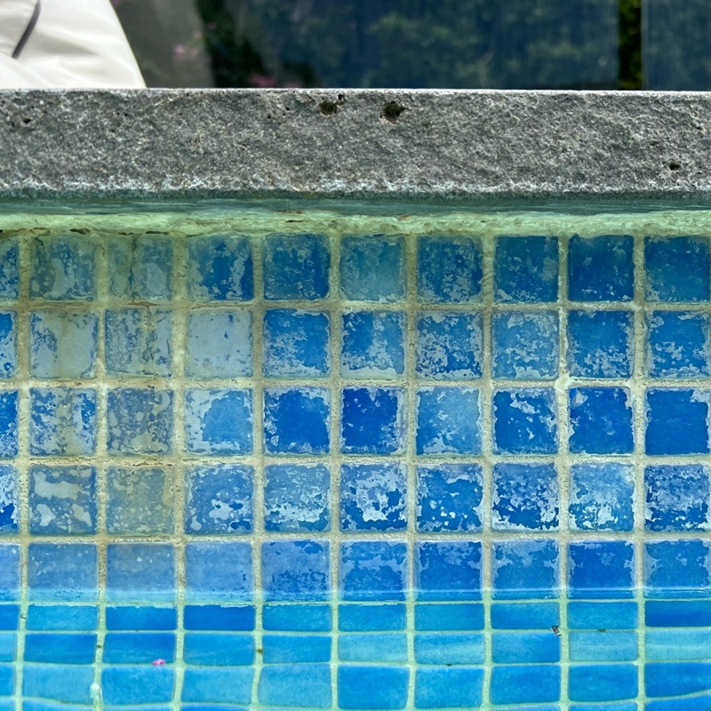 Vodný kameň v bazéne a vírivkách Vodný kameň v bazéne a vírivkách